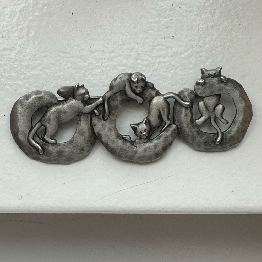 Vintage JJ cat brooch pin silver tone